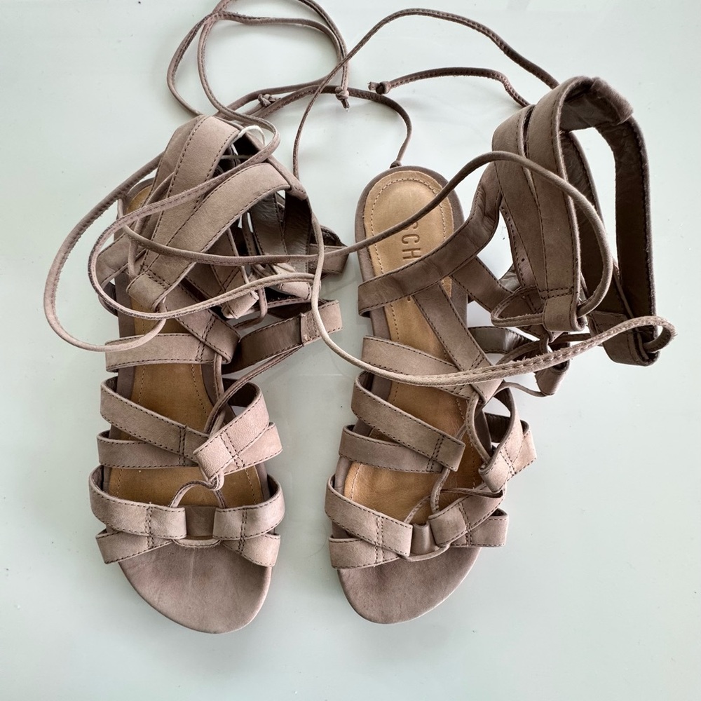 NWT Chic Taupe Strappy Berlina Schutz Sandals